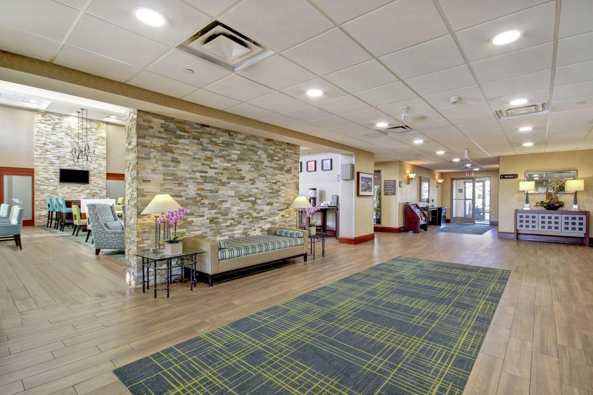 Hampton Inn & Suites Гвелф Екстер'єр фото